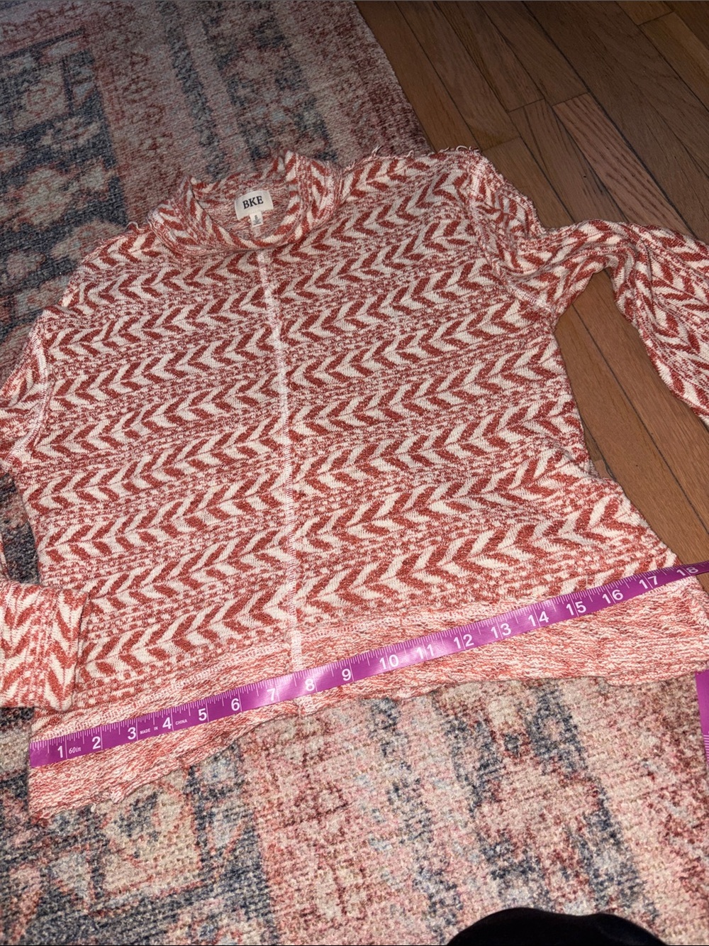 BKE pullover size small - Picture 6 of 8